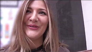 Blonde experienced MILF shows Filipe about fucking