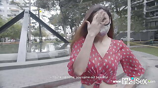 COLOMBIAN TOURIST lady asks for help to take pictures